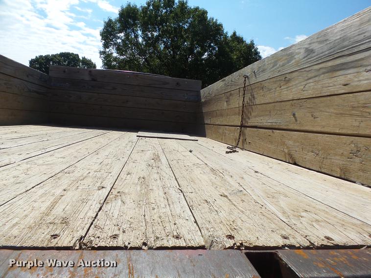 image for item DT9982 1976 Ford F600 flatbed truck