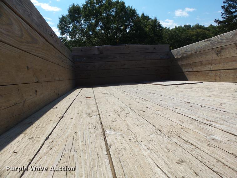 image for item DT9982 1976 Ford F600 flatbed truck