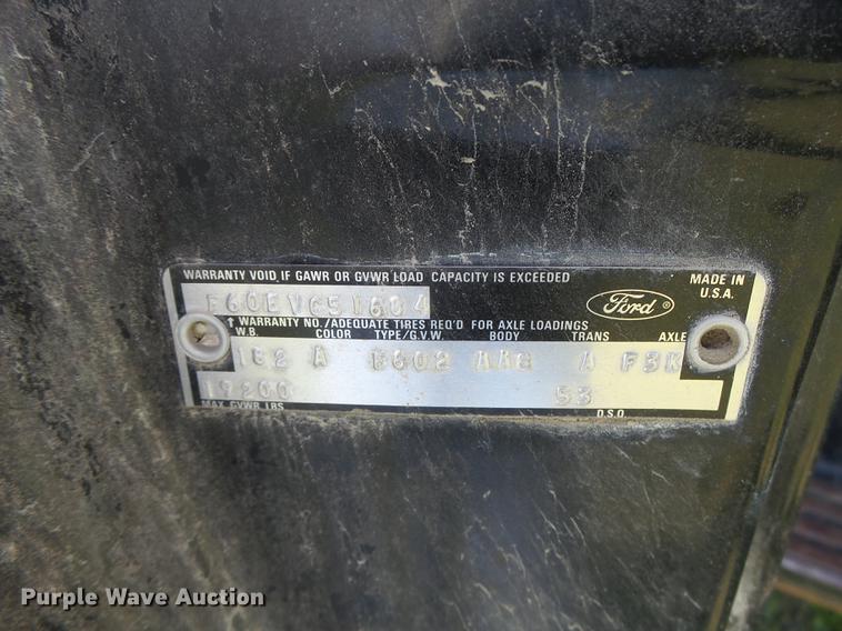 image for item DT9982 1976 Ford F600 flatbed truck