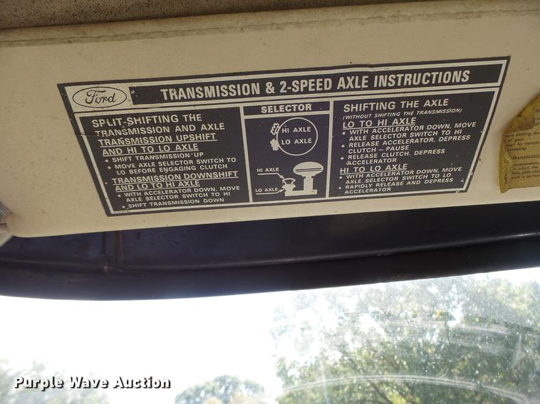 image for item DT9982 1976 Ford F600 flatbed truck