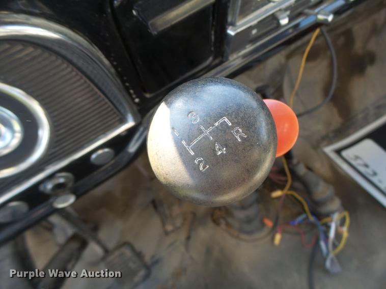 image for item DT9982 1976 Ford F600 flatbed truck