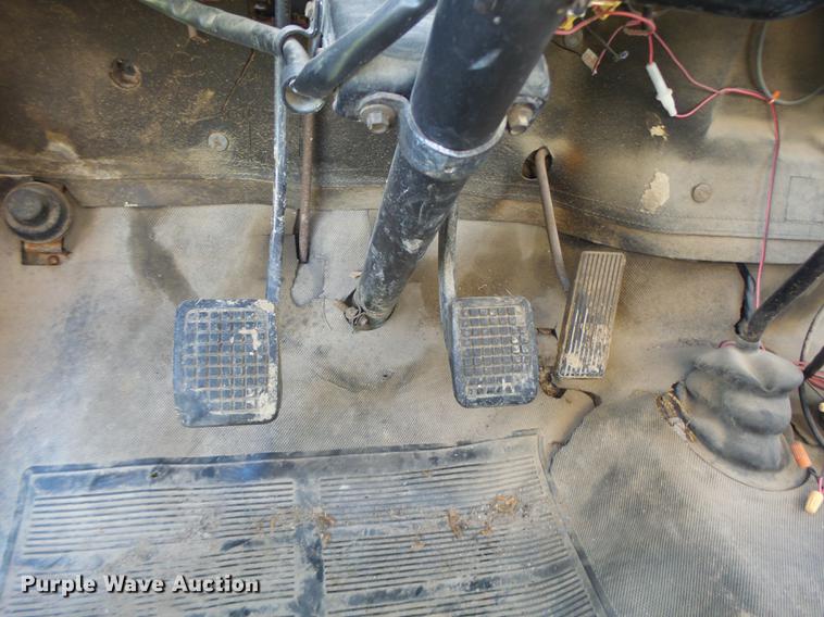 image for item DT9982 1976 Ford F600 flatbed truck