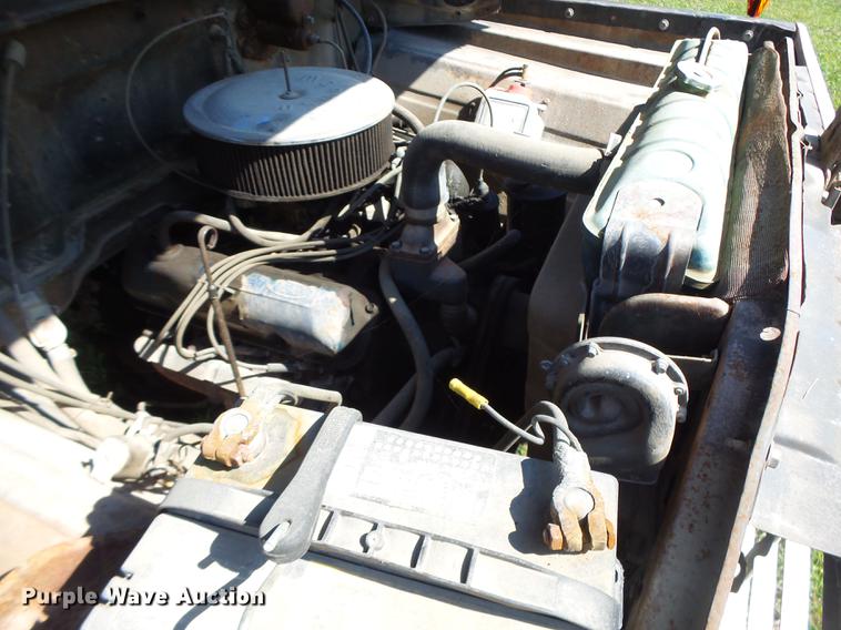 image for item DT9982 1976 Ford F600 flatbed truck