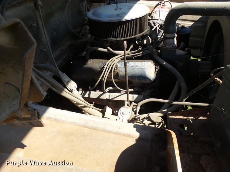 image for item DT9982 1976 Ford F600 flatbed truck