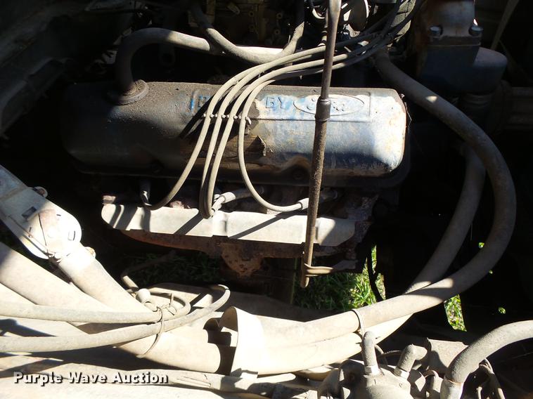 image for item DT9982 1976 Ford F600 flatbed truck