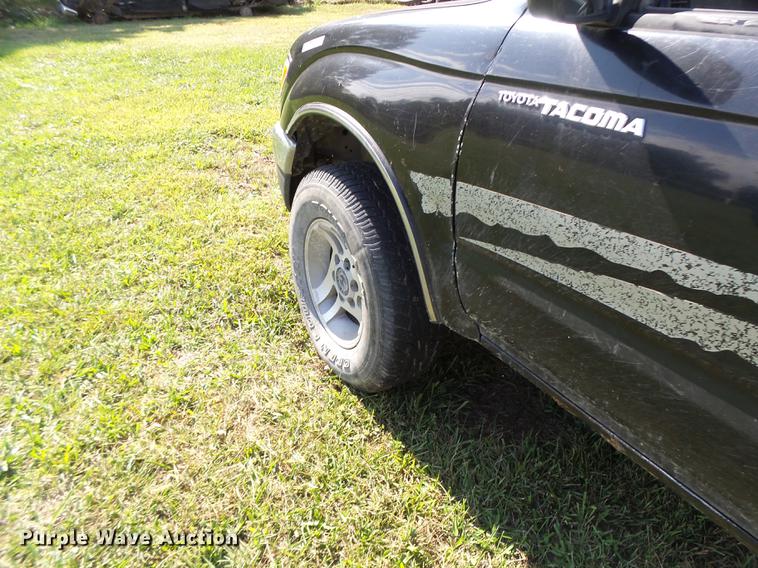image for item DT9983 1995 Toyota Tacoma pickup truck