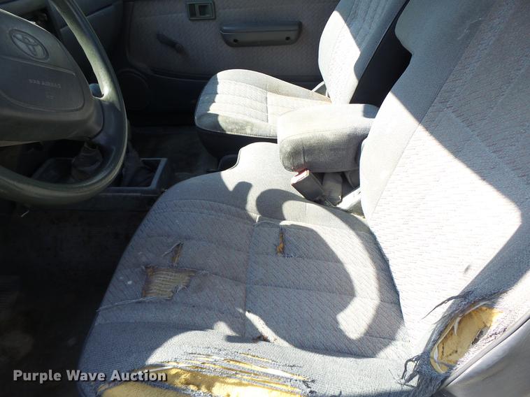 image for item DT9983 1995 Toyota Tacoma pickup truck