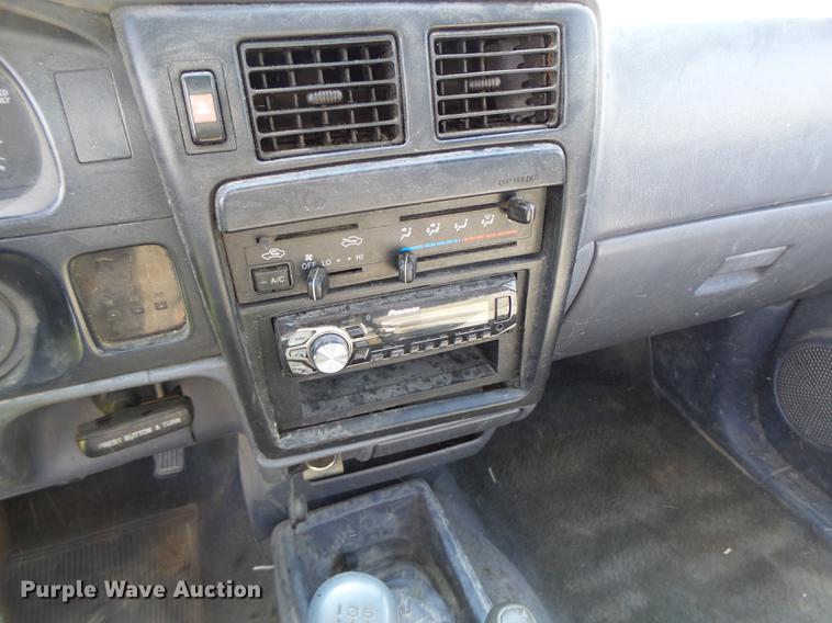 image for item DT9983 1995 Toyota Tacoma pickup truck