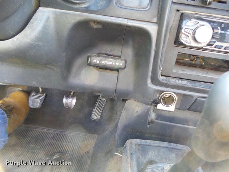 image for item DT9983 1995 Toyota Tacoma pickup truck