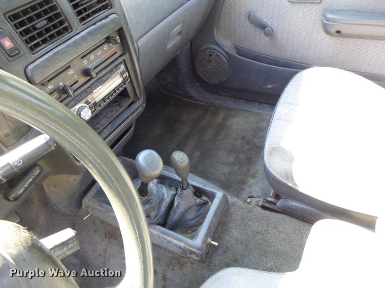 image for item DT9983 1995 Toyota Tacoma pickup truck