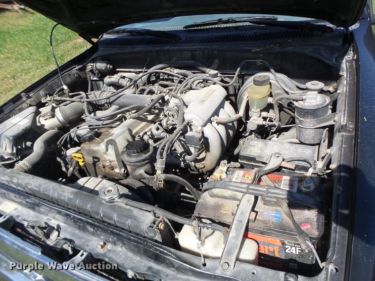 image for item DT9983 1995 Toyota Tacoma pickup truck