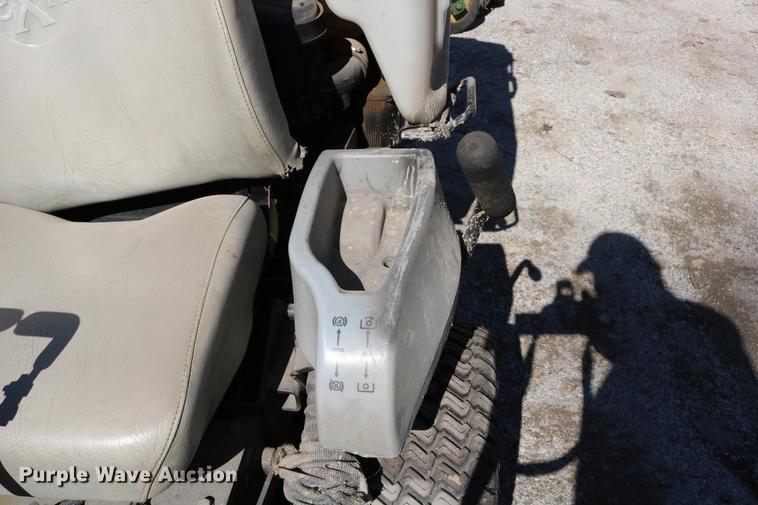 image for item DW9981 Ex Mark Navigator NAV20KC ZTR lawn mower