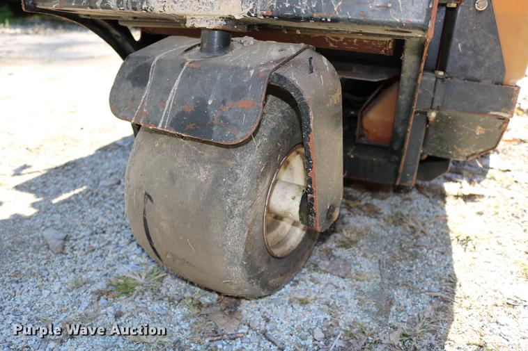 image for item DW9981 Ex Mark Navigator NAV20KC ZTR lawn mower