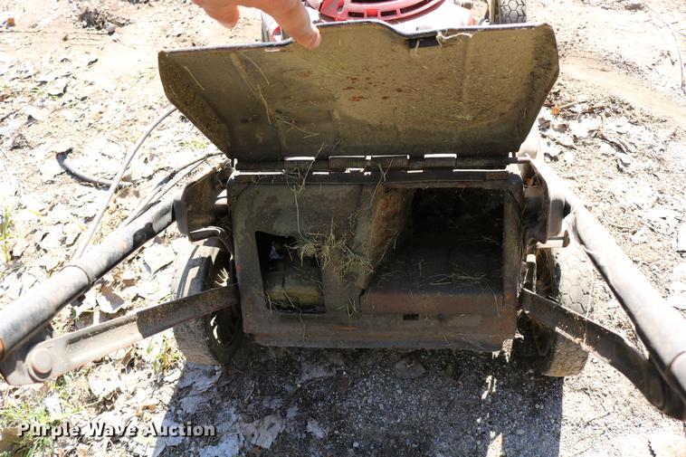 image for item DW9983 Honda push mower