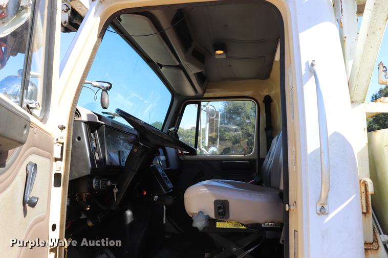 image for item ED9578 1996 International 4700 digger derrick truck