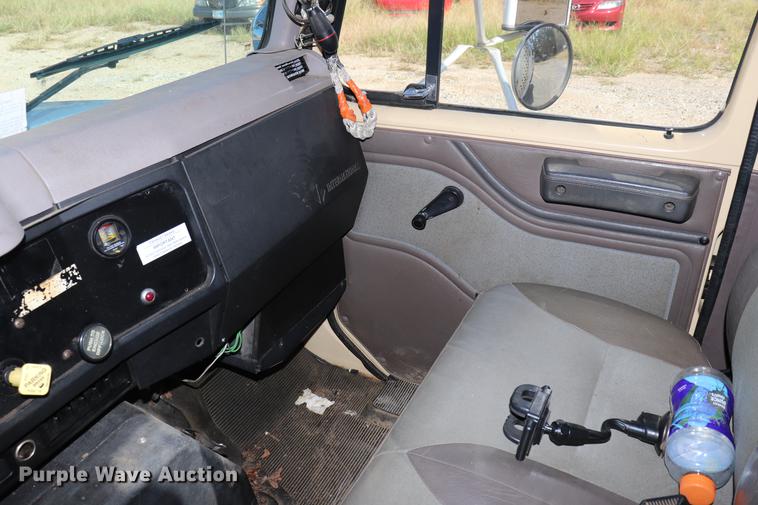 image for item ED9578 1996 International 4700 digger derrick truck