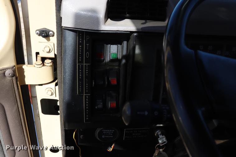 image for item ED9578 1996 International 4700 digger derrick truck