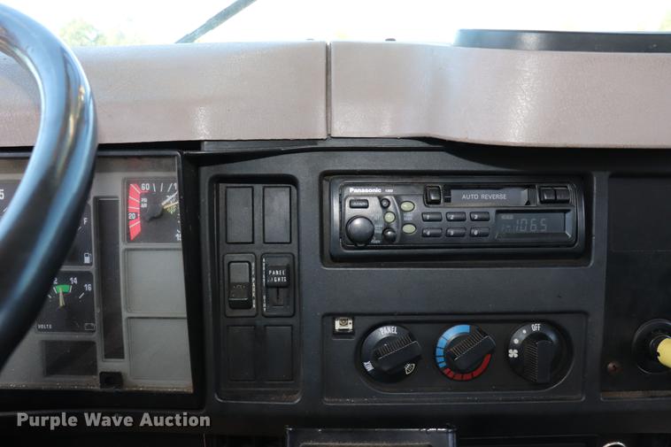 image for item ED9578 1996 International 4700 digger derrick truck