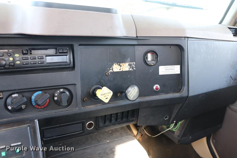 image for item ED9578 1996 International 4700 digger derrick truck