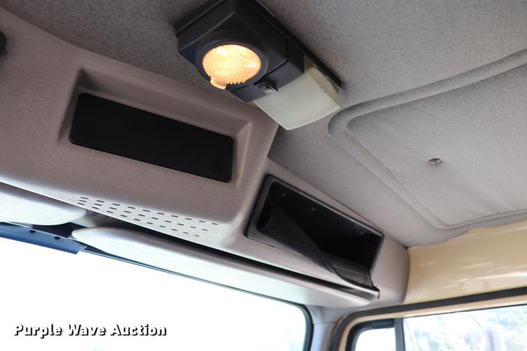 image for item ED9578 1996 International 4700 digger derrick truck