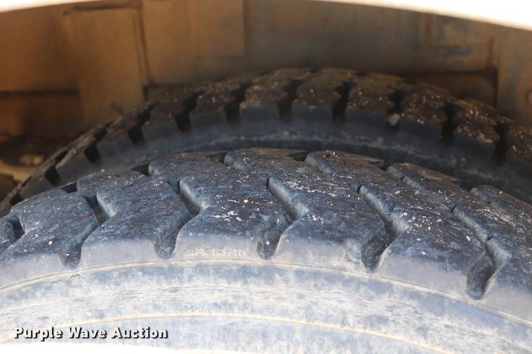 image for item ED9578 1996 International 4700 digger derrick truck