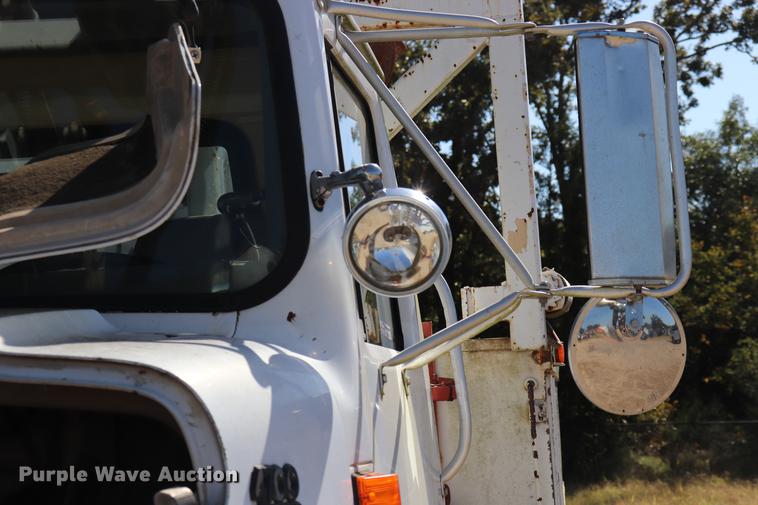 image for item ED9578 1996 International 4700 digger derrick truck