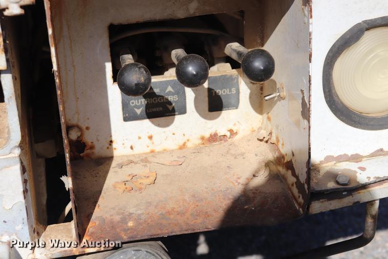 image for item ED9578 1996 International 4700 digger derrick truck