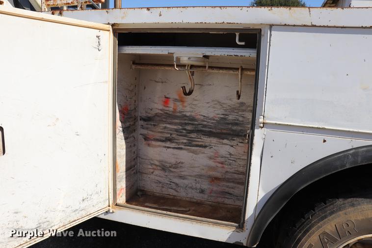 image for item ED9578 1996 International 4700 digger derrick truck