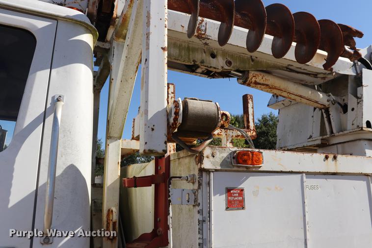 image for item ED9578 1996 International 4700 digger derrick truck