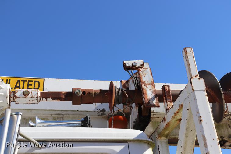 image for item ED9578 1996 International 4700 digger derrick truck