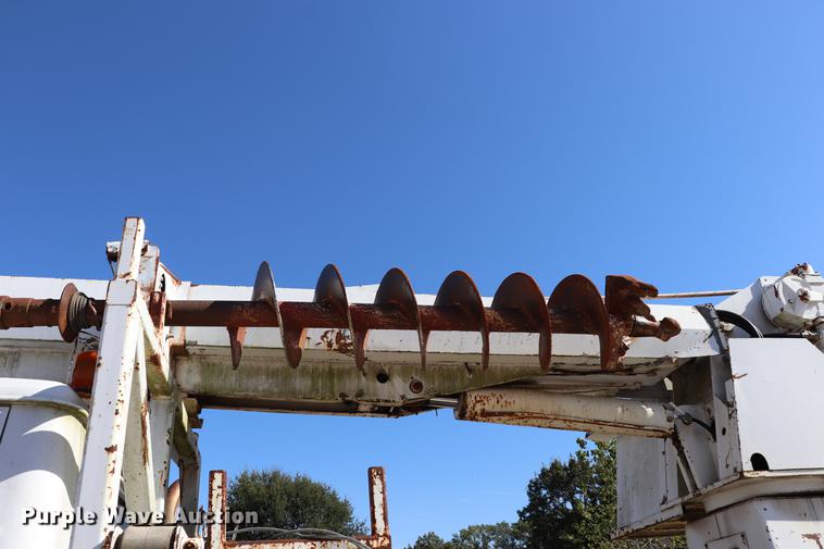 image for item ED9578 1996 International 4700 digger derrick truck