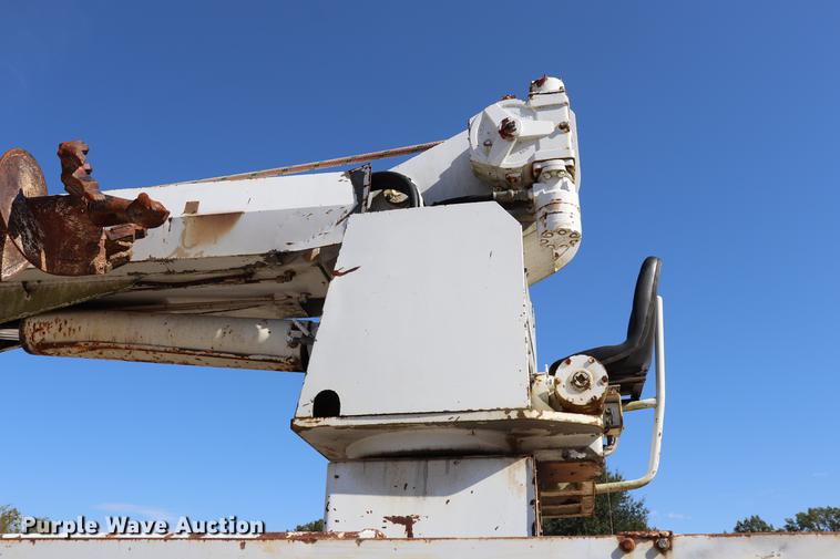image for item ED9578 1996 International 4700 digger derrick truck