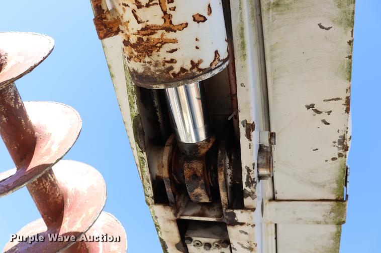 image for item ED9578 1996 International 4700 digger derrick truck