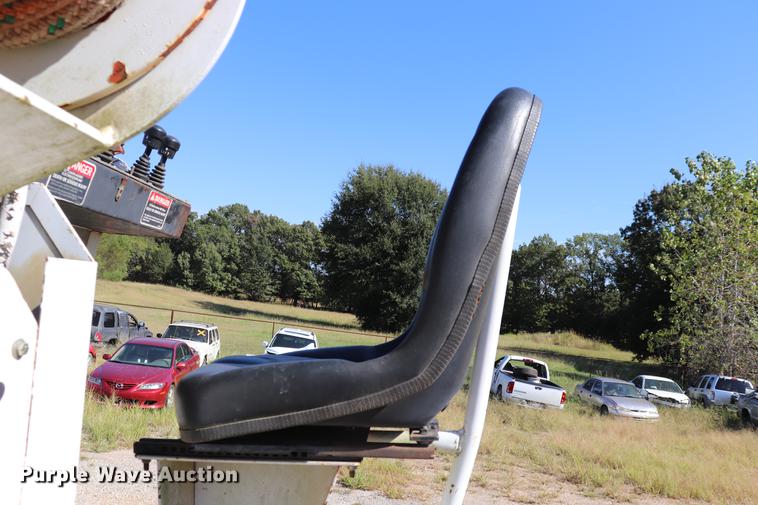 image for item ED9578 1996 International 4700 digger derrick truck