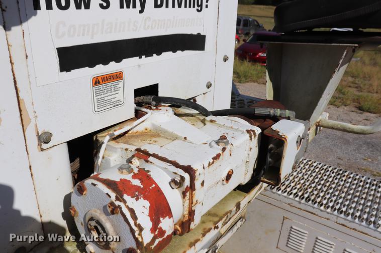 image for item ED9578 1996 International 4700 digger derrick truck