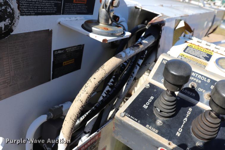 image for item ED9578 1996 International 4700 digger derrick truck