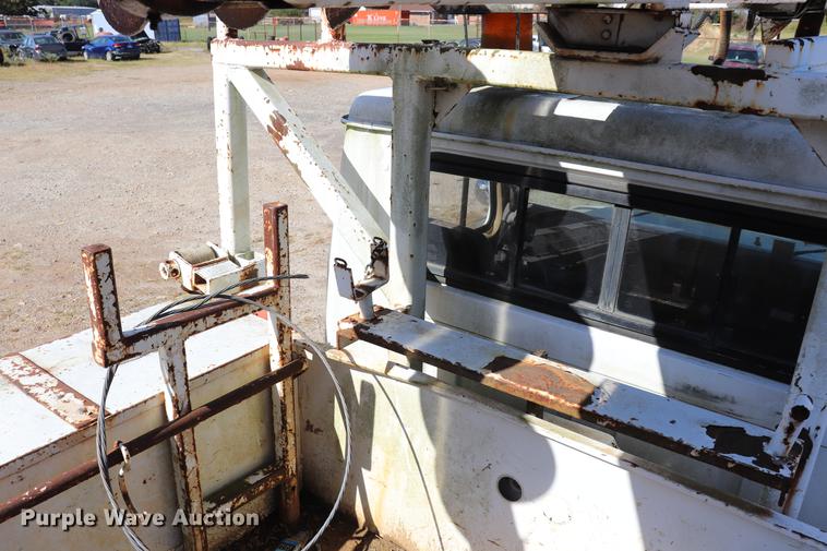 image for item ED9578 1996 International 4700 digger derrick truck