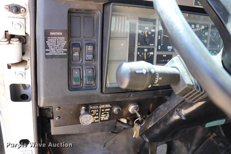 image for item ED9580 2001 International 4800 bucket truck