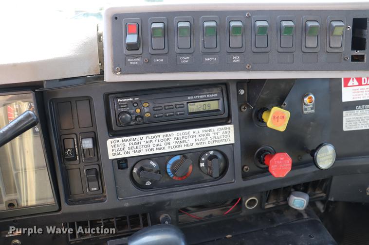 image for item ED9580 2001 International 4800 bucket truck