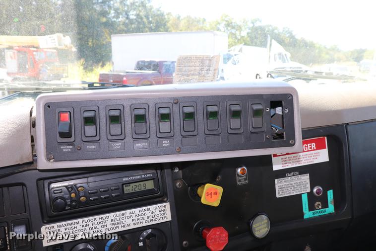 image for item ED9580 2001 International 4800 bucket truck