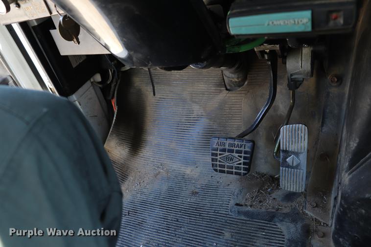 image for item ED9580 2001 International 4800 bucket truck