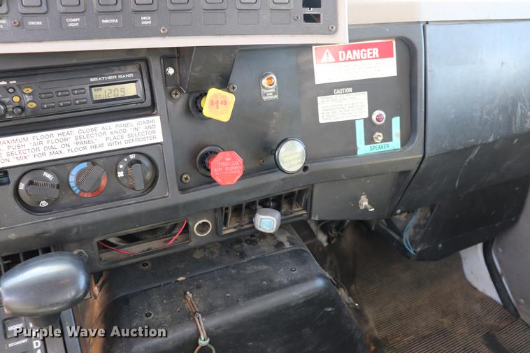 image for item ED9580 2001 International 4800 bucket truck