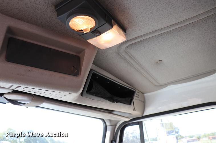 image for item ED9580 2001 International 4800 bucket truck