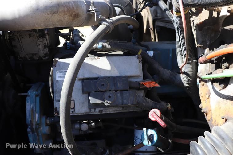 image for item ED9580 2001 International 4800 bucket truck