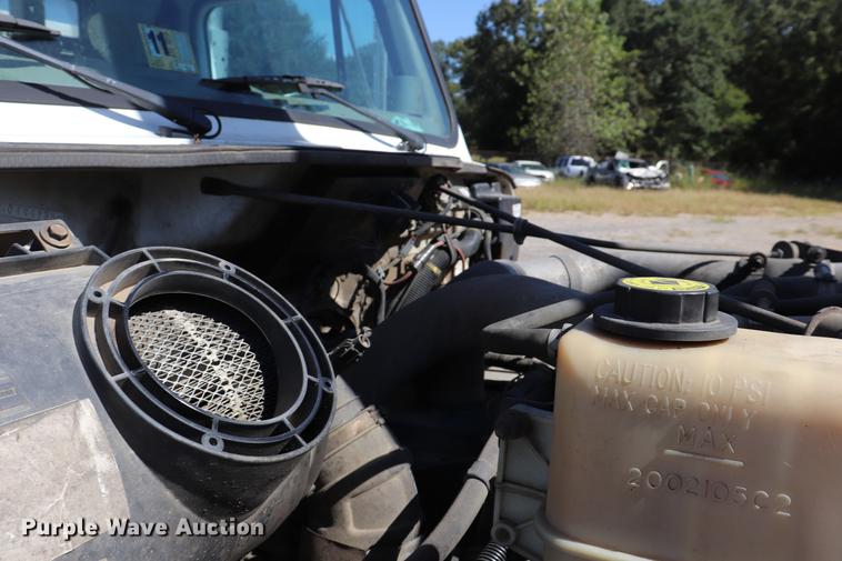 image for item ED9580 2001 International 4800 bucket truck