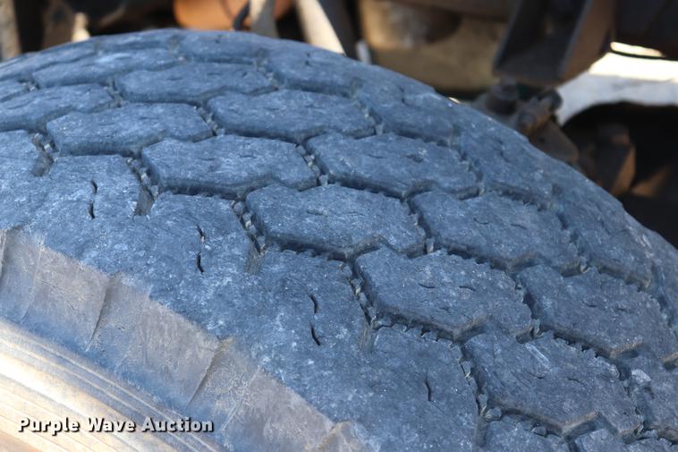 image for item ED9580 2001 International 4800 bucket truck