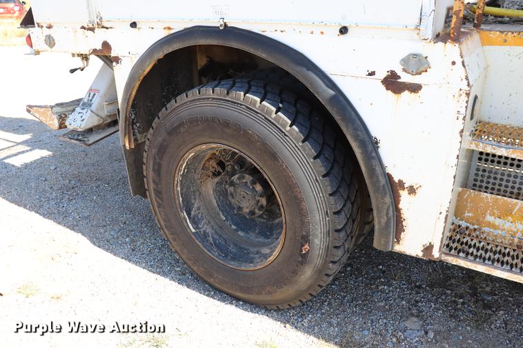 image for item ED9580 2001 International 4800 bucket truck