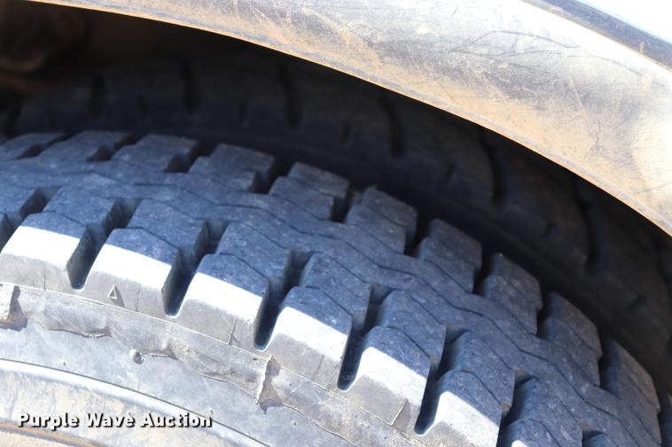 image for item ED9580 2001 International 4800 bucket truck