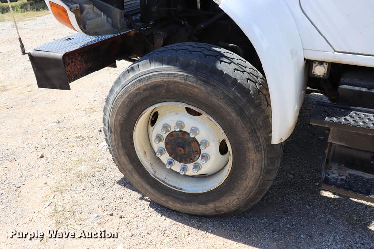 image for item ED9580 2001 International 4800 bucket truck