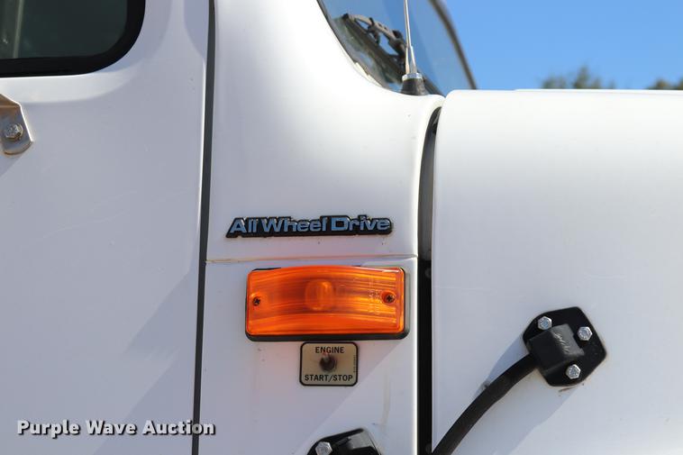 image for item ED9580 2001 International 4800 bucket truck